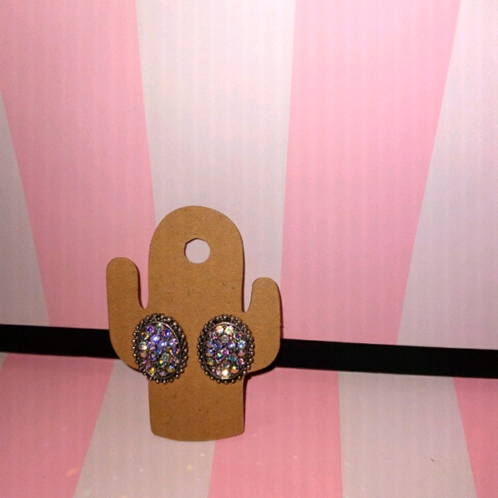 Stud ear rings